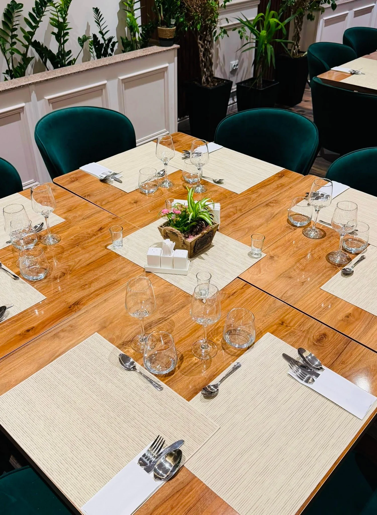 Detalii de pe masa restaurantului